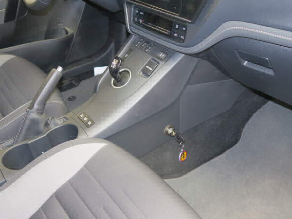 Toyota Auris Hybrid sebességváltó-zár